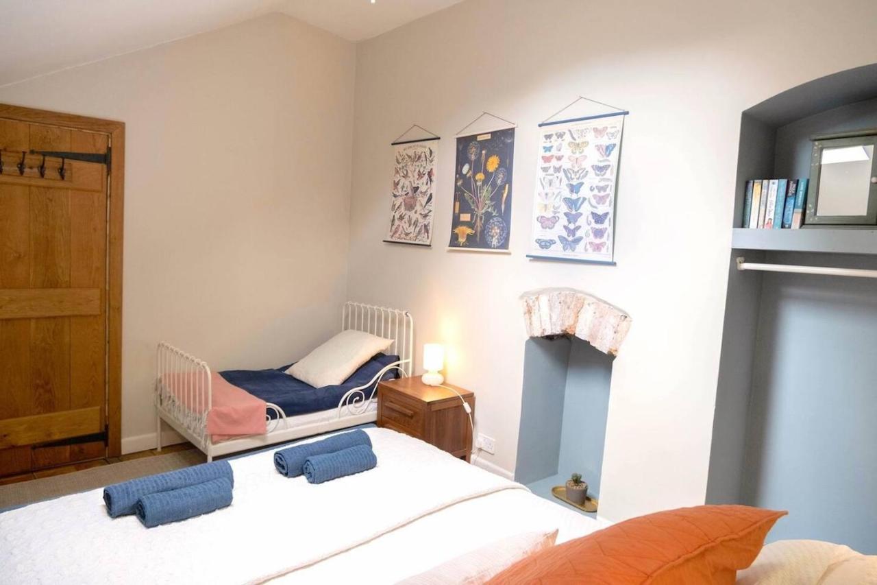 Lovely Property In The Heart Of Somerset, Sleeps 9 Shepton Mallet Eksteriør billede