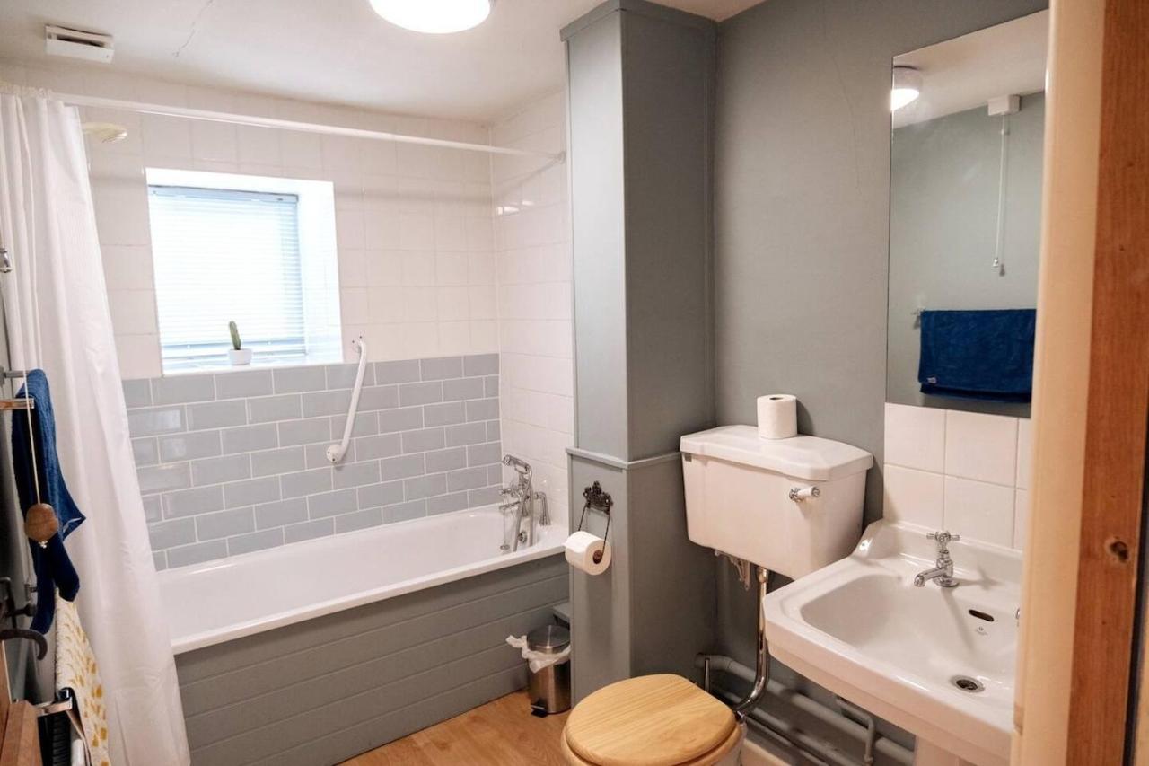 Lovely Property In The Heart Of Somerset, Sleeps 9 Shepton Mallet Eksteriør billede